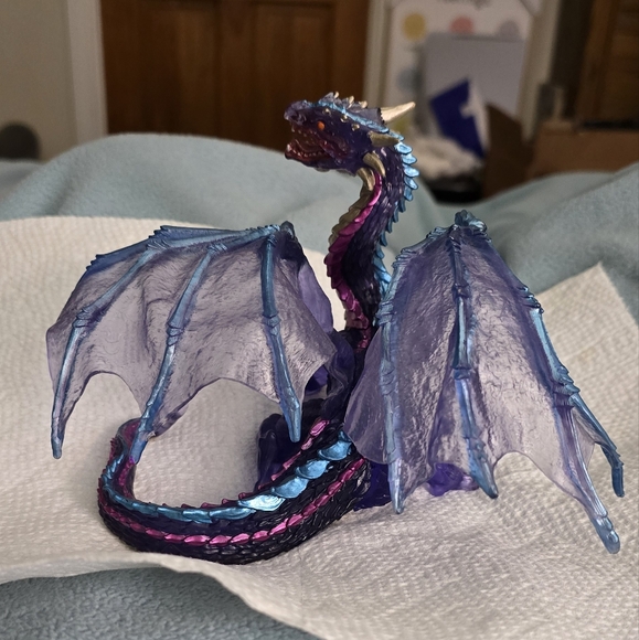 Beautiful dragon figure - Picture 2 of 4